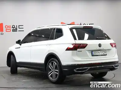 Volkswagen Tiguan 2023 2.0 Автомат в Москве № 533976, миниатюра 4