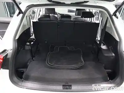 Volkswagen Tiguan 2023 2.0 Автомат в Москве № 533976, миниатюра 5