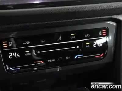 Volkswagen Tiguan 2023 2.0 Автомат в Москве № 533976, миниатюра 9