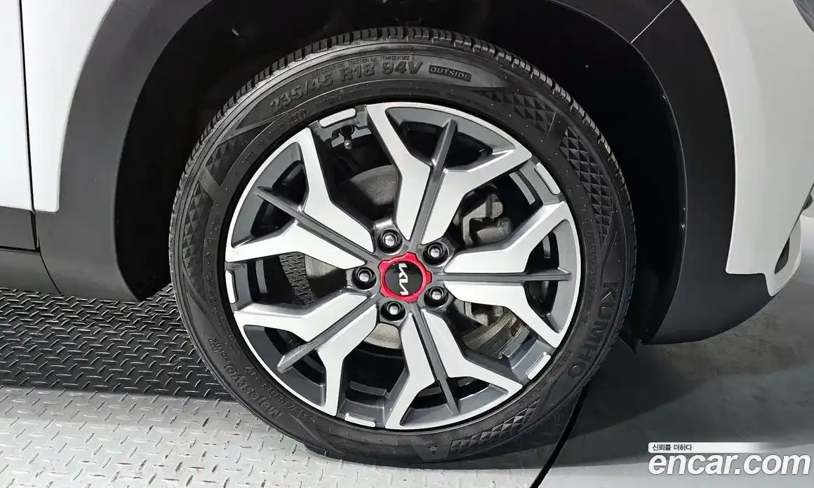 Kia Seltos 2023 1.6 Автомат в Москве № 534892, фото 5