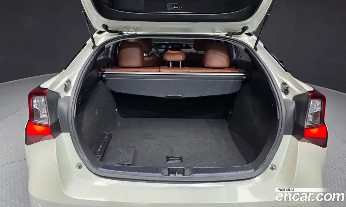 Toyota Prius 2019 1.8 Автомат в Москве № 536341, фото 19