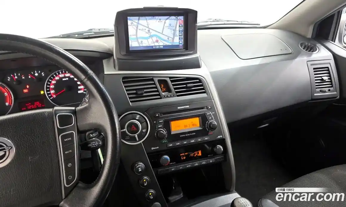 SsangYong Korando 2014 2.0 Механическая в Москве № 539198, фото 15