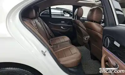 Mercedes-Benz E-Class 2019 1.9 Автомат в Москве № 542890, миниатюра 12