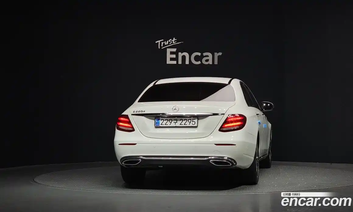 Mercedes-Benz E-Class 2019 1.9 Автомат в Москве № 542890, фото 4