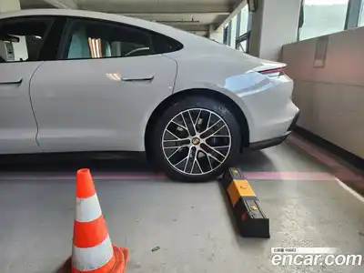 Porsche Taycan, 2023