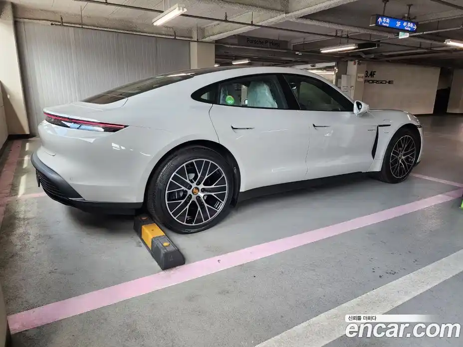 Porsche Taycan 2023 Автомат в Москве № 545977, фото 3