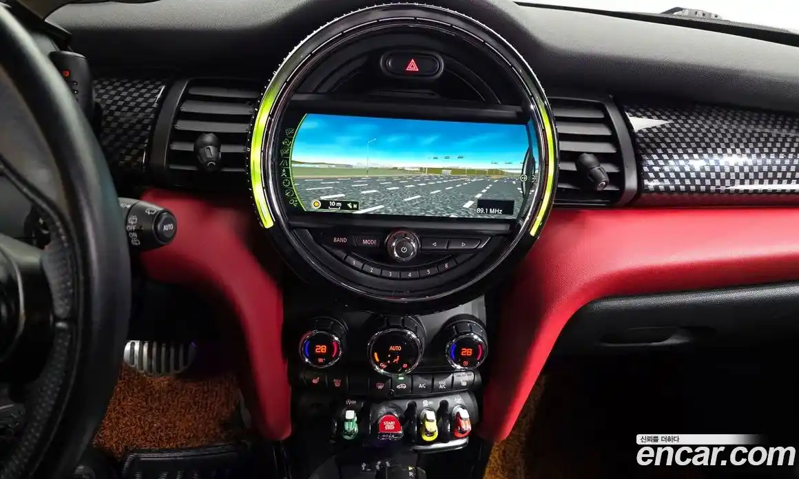 Mini Cooper 2017 2.0 Автомат в Москве № 546629, фото 14