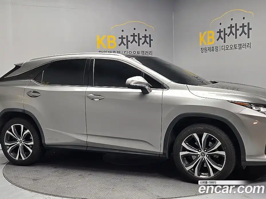 Lexus RX 2018 3.5 Автомат в Москве № 547175, фото 4