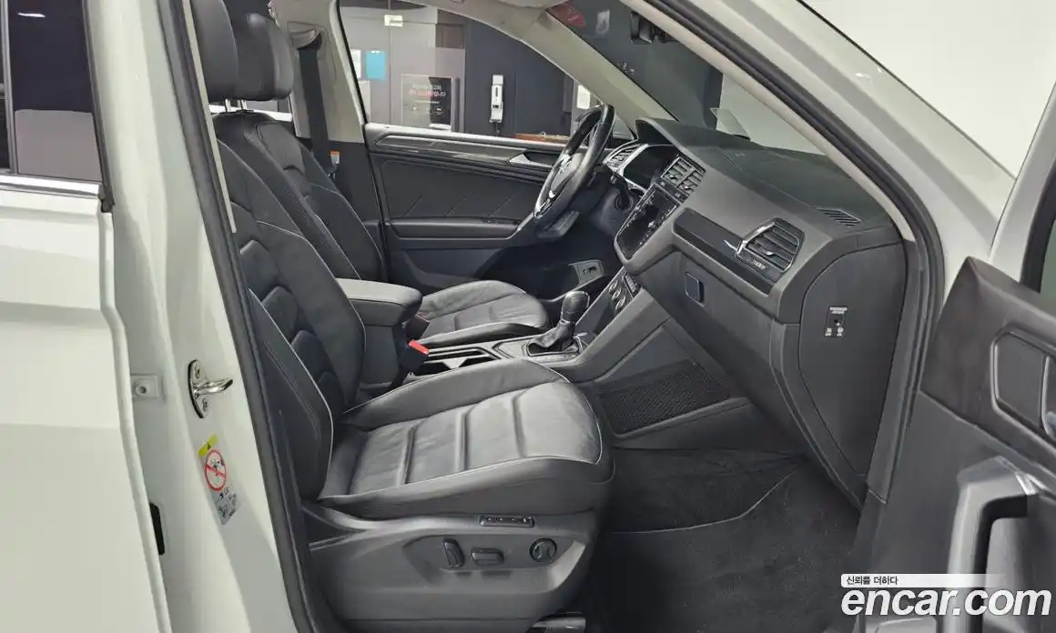 Volkswagen Tiguan 2018 2.0 Автомат в Москве № 547323, фото 11