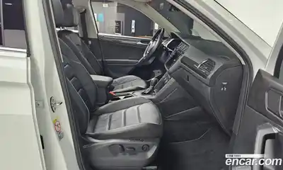 Volkswagen Tiguan 2018 2.0 Автомат в Москве № 547323, миниатюра 11