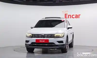 Volkswagen Tiguan 2018 2.0 Автомат в Москве № 547323, миниатюра 3