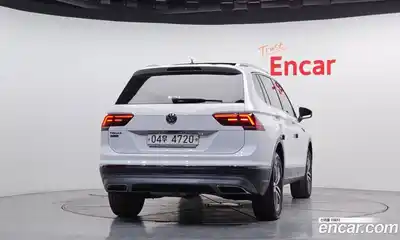 Volkswagen Tiguan 2018 2.0 Автомат в Москве № 547323, миниатюра 4