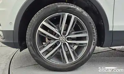 Volkswagen Tiguan 2018 2.0 Автомат в Москве № 547323, миниатюра 5