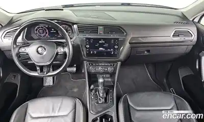Volkswagen Tiguan 2018 2.0 Автомат в Москве № 547323, миниатюра 7