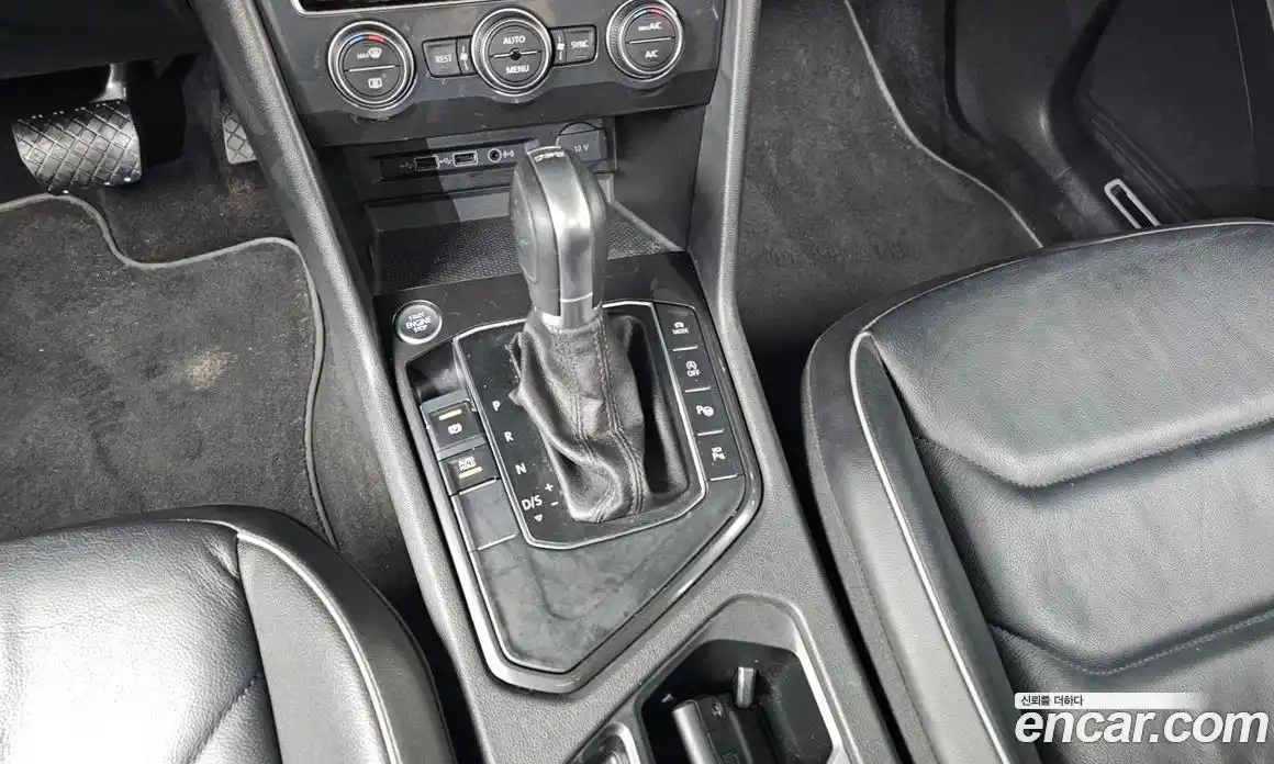 Volkswagen Tiguan 2018 2.0 Автомат в Москве № 547323, фото 9