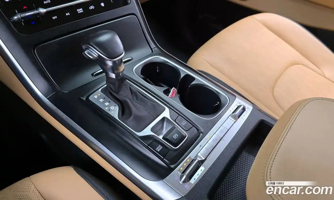 Kia Canival 2023 3.5 Автомат в Москве № 60660, фото 9