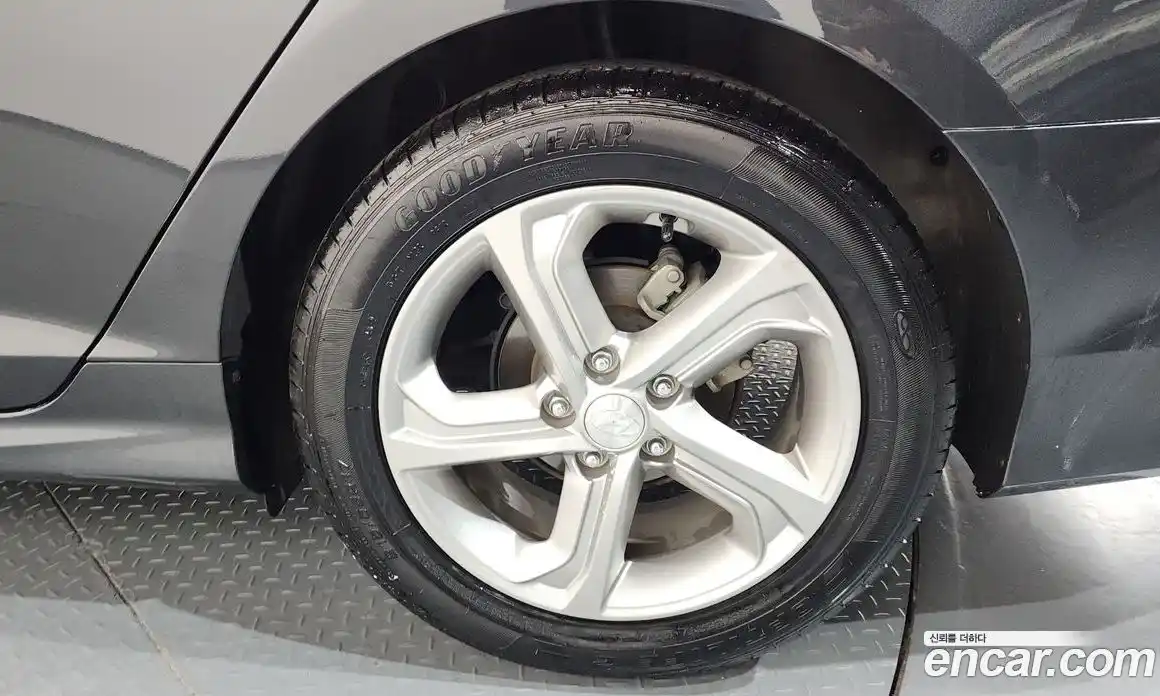 Hyundai Sonata 2018 2.0 Автомат в Москве № 123675, фото 5