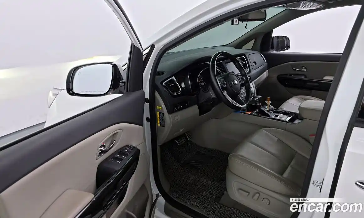 Kia Canival 2019 2.2 Автомат в Москве № 131895, фото 3