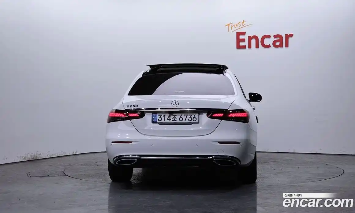 Mercedes-Benz E-Class 2021 2.0 Автомат в Москве № 140386, фото 9