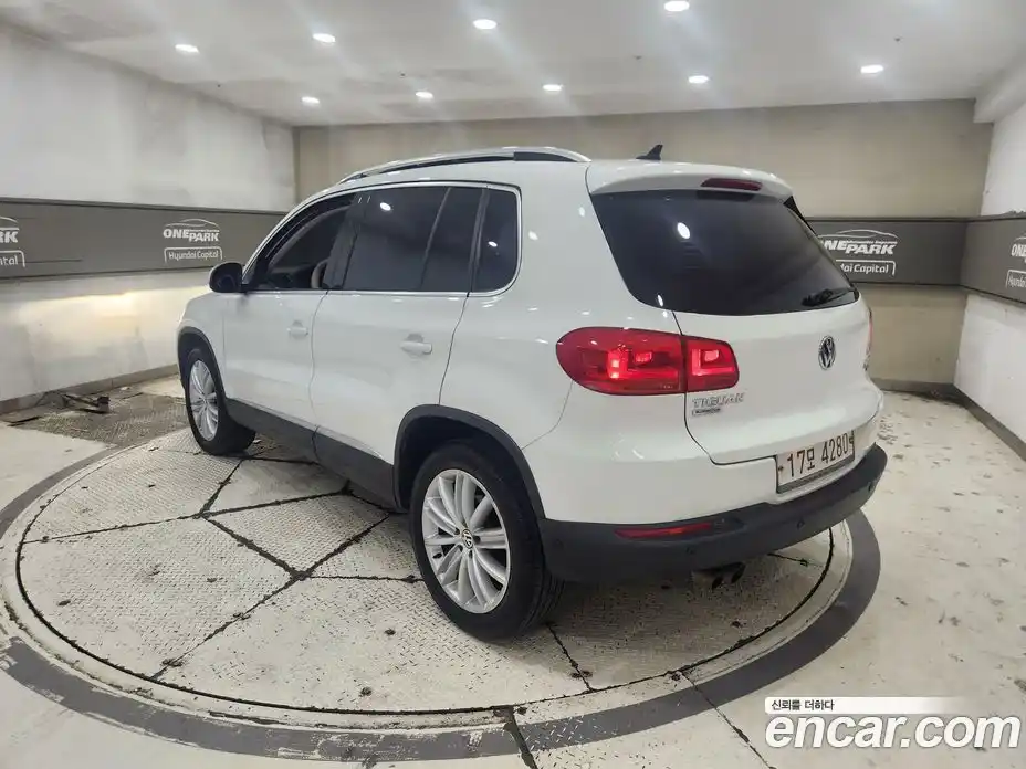 Volkswagen Tiguan 2012 2.0 Автомат в Москве № 146969, фото 4