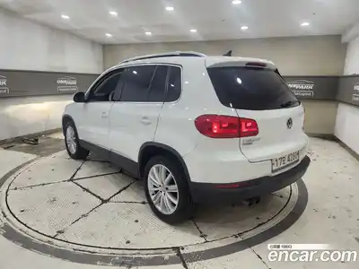 Volkswagen Tiguan 2012 2.0 Автомат в Москве № 146969, миниатюра 4