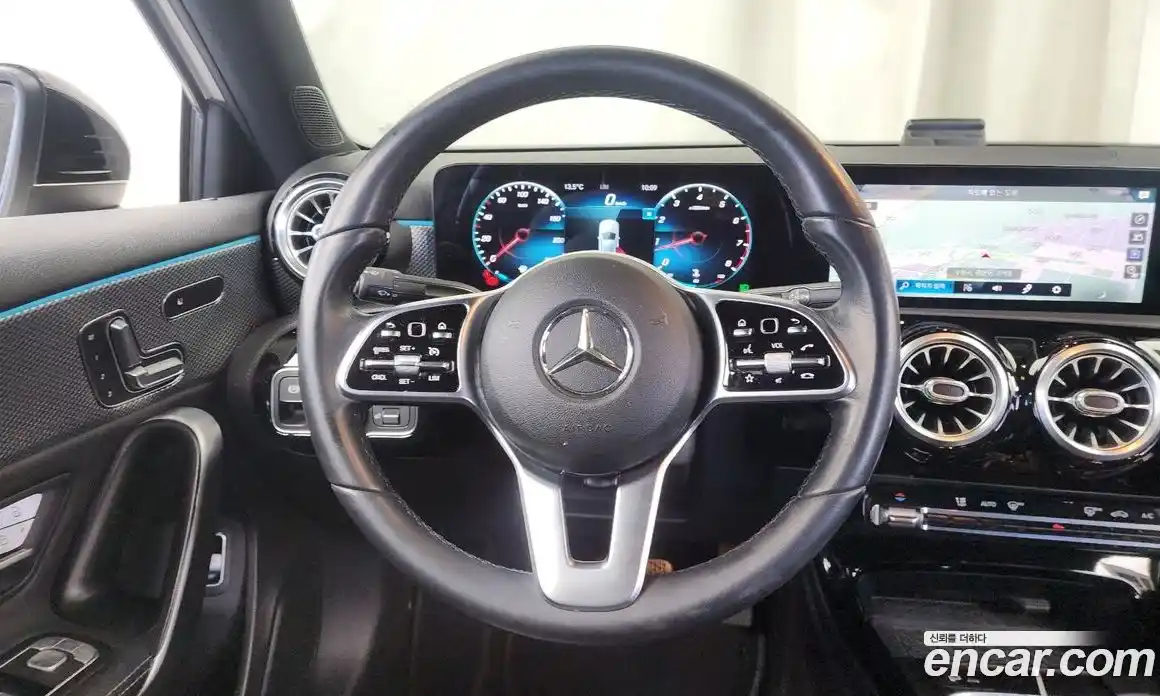 Mercedes-Benz A-Class 2021 2.0 Автомат в Москве № 194069, фото 13