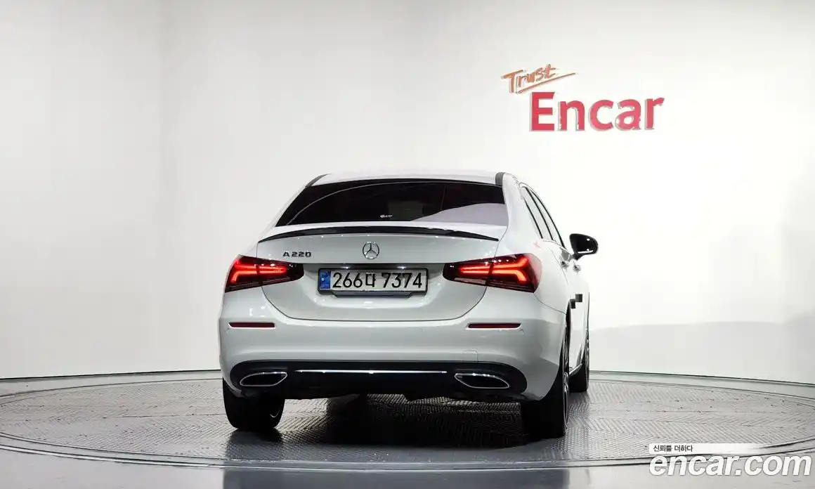 Mercedes-Benz A-Class 2021 2.0 Автомат в Москве № 194069, фото 4