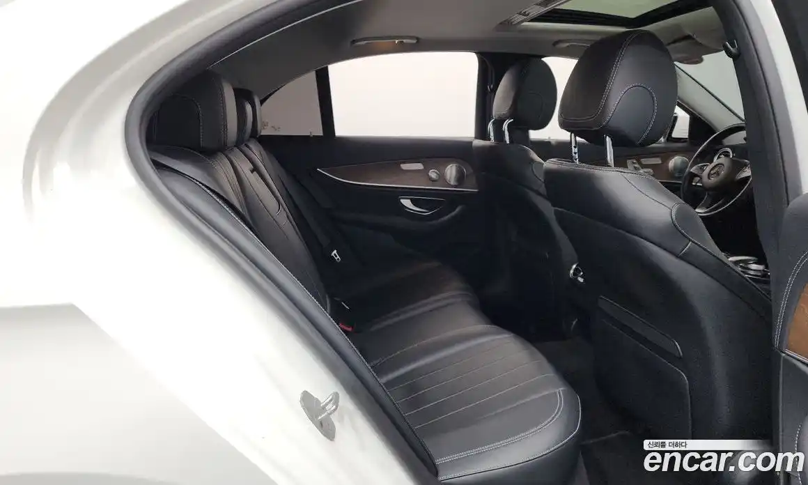 Mercedes-Benz E-Class 2018 2.0 Автомат в Москве № 194087, фото 11