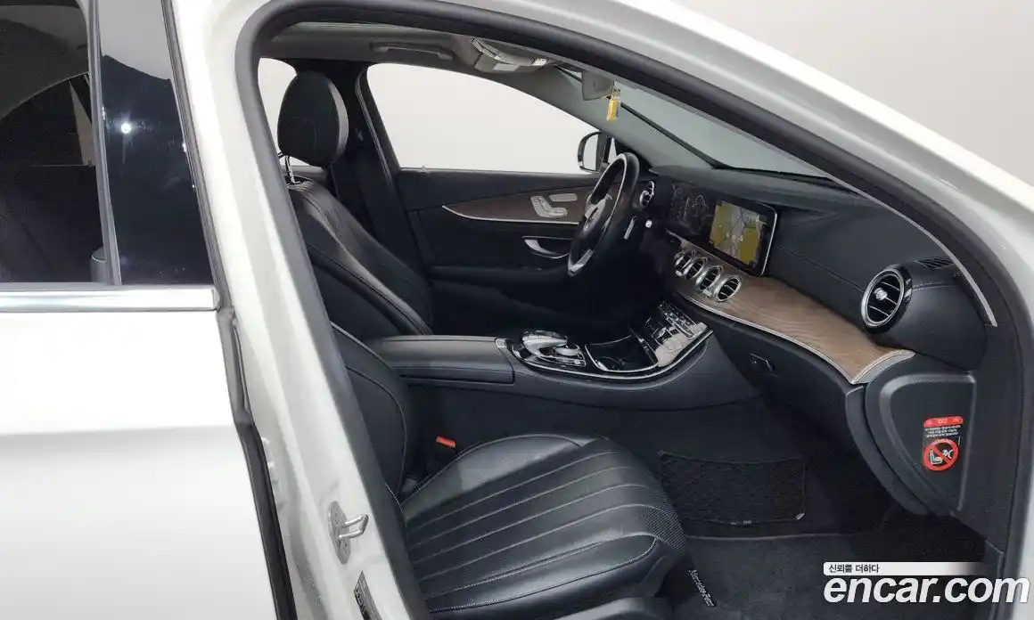 Mercedes-Benz E-Class 2018 2.0 Автомат в Москве № 194087, фото 12