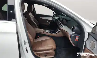 Mercedes-Benz E-Class 2021 2.0 Автомат в Москве № 194538, миниатюра 11