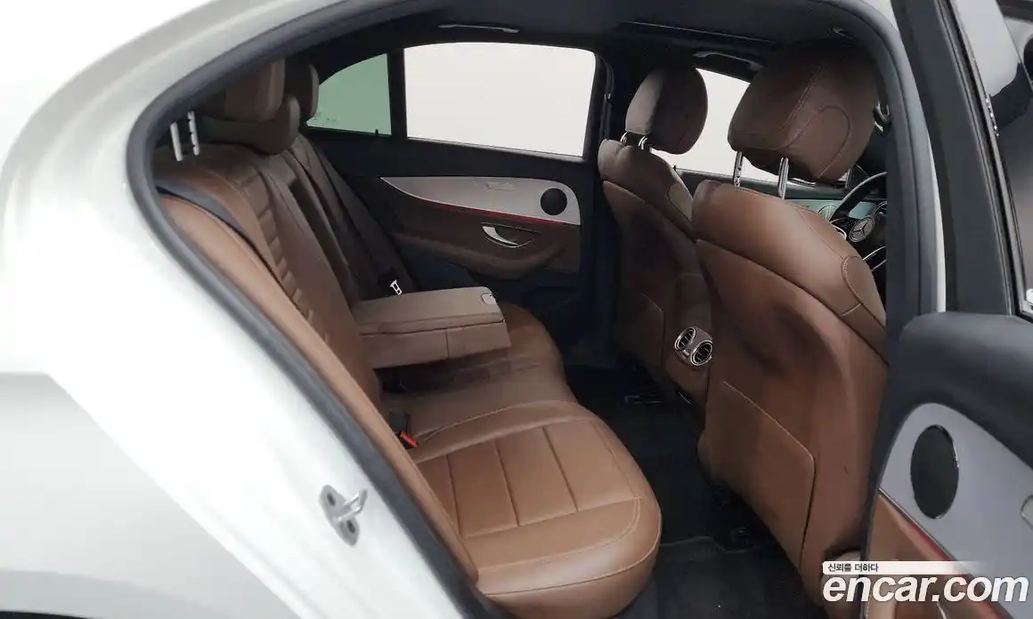 Mercedes-Benz E-Class 2021 2.0 Автомат в Москве № 194538, фото 12