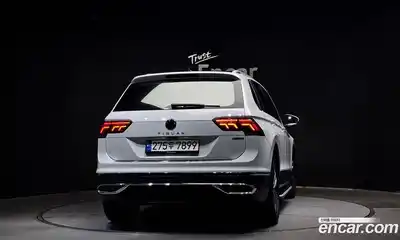 Volkswagen Tiguan 2022 2.0 Автомат в Москве № 198978, миниатюра 4