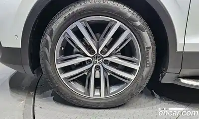 Volkswagen Tiguan 2022 2.0 Автомат в Москве № 198978, миниатюра 5