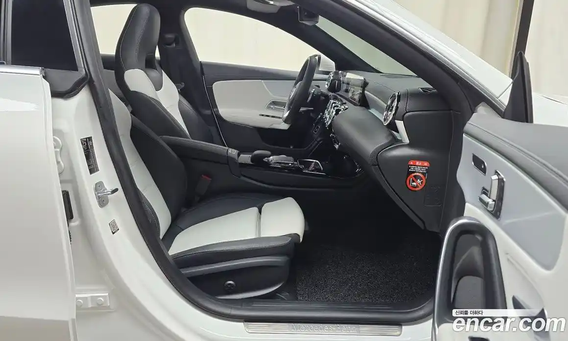 Mercedes-Benz CLA-Class 2023 2.0 Автомат в Москве № 202231, фото 17