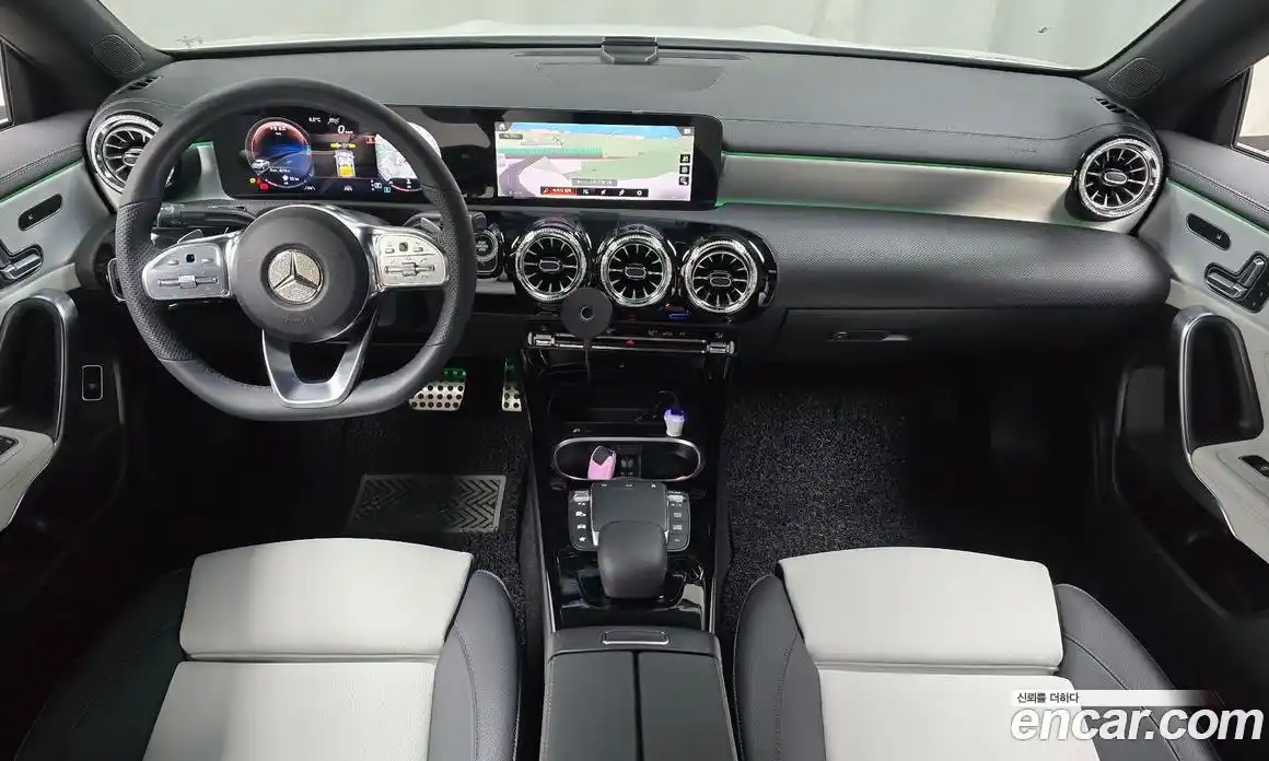 Mercedes-Benz CLA-Class 2023 2.0 Автомат в Москве № 202231, фото 18