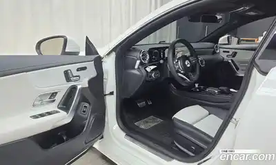 Mercedes-Benz CLA-Class 2023 2.0 Автомат в Москве № 202231, миниатюра 2