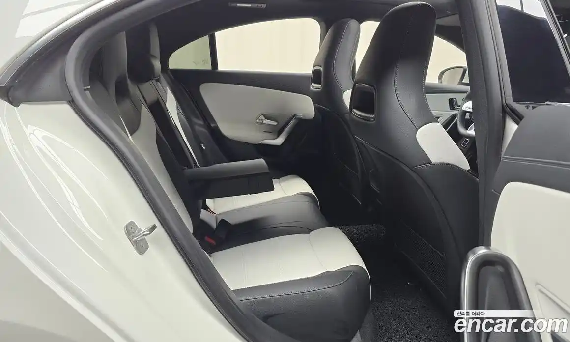 Mercedes-Benz CLA-Class 2023 2.0 Автомат в Москве № 202231, фото 4