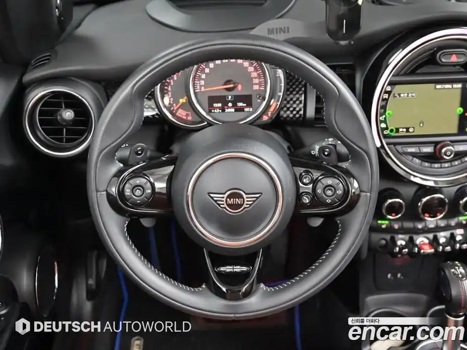 Mini Cooper Convertible 2019 2.0 Автомат в Москве № 208545, фото 13