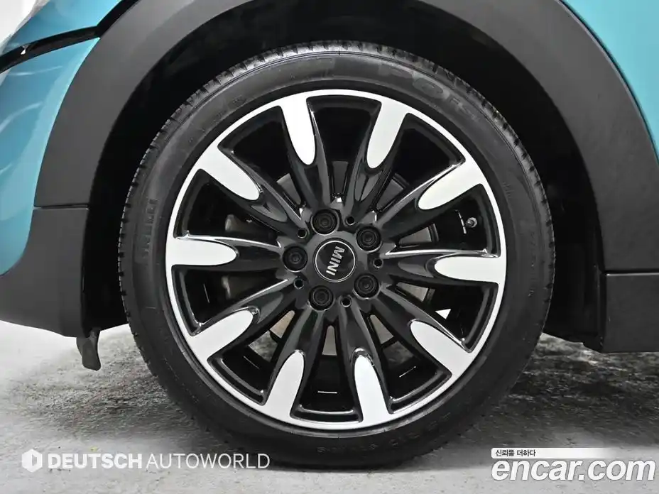 Mini Cooper Convertible 2019 2.0 Автомат в Москве № 208545, фото 5