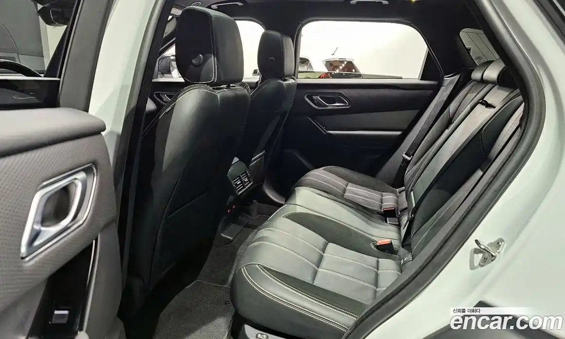 Land Rover Range-Rover Velar 2023 2.0 Автомат в Москве № 213353, фото 12