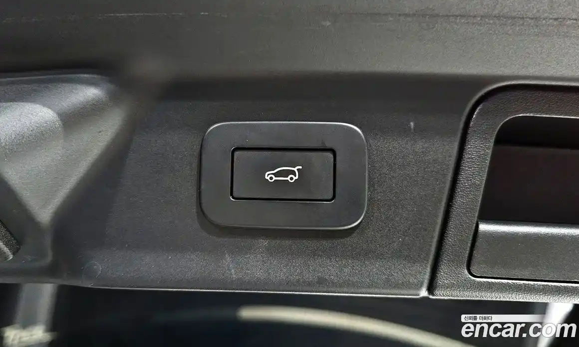 Land Rover Range-Rover Velar 2023 2.0 Автомат в Москве № 213353, фото 18