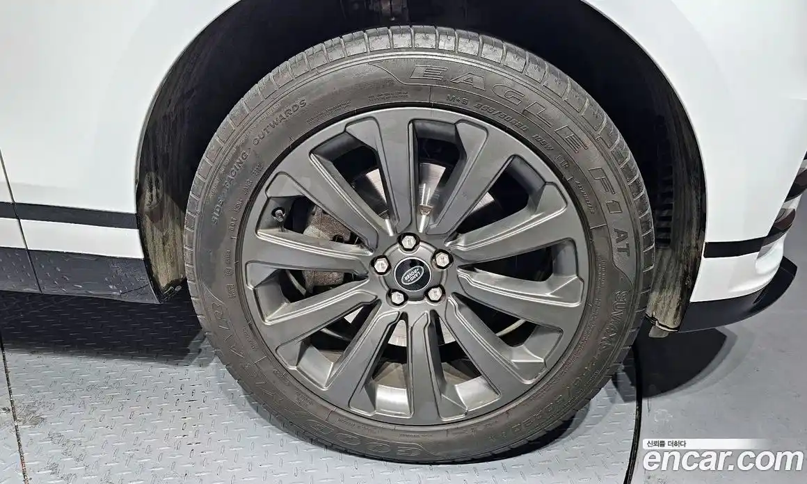 Land Rover Range-Rover Velar 2023 2.0 Автомат в Москве № 213353, фото 5