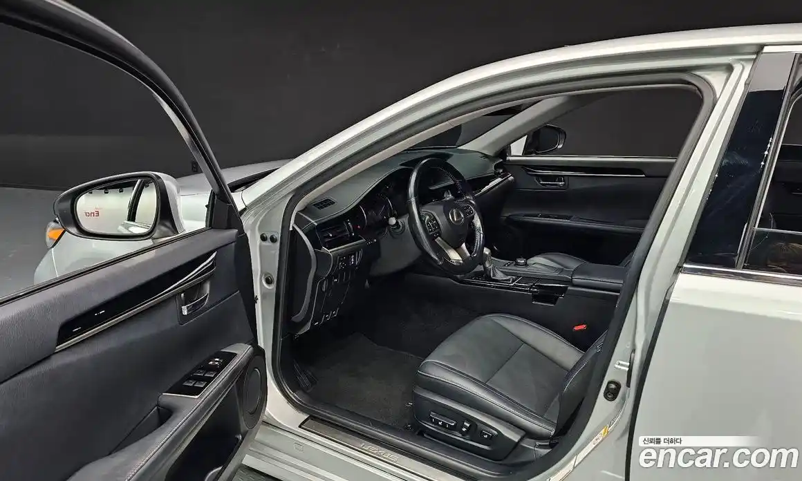 Lexus ES 2016 2.5 Автомат в Москве № 214689, фото 13