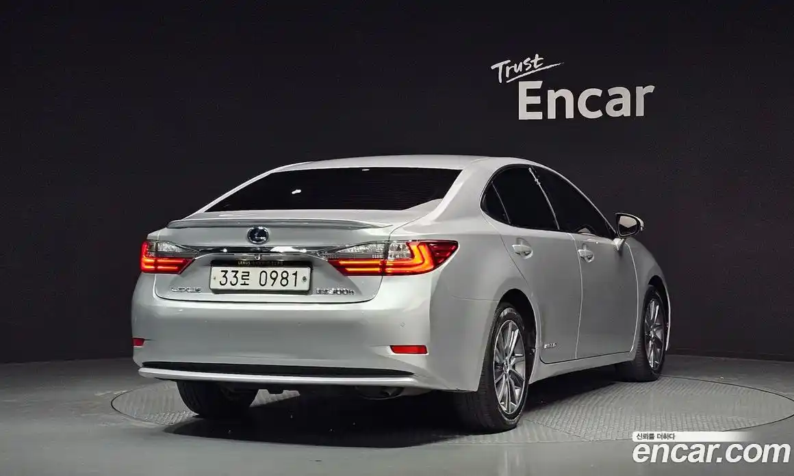 Lexus ES 2016 2.5 Автомат в Москве № 214689, фото 9