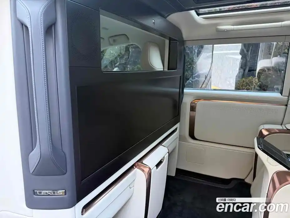 Lexus LM 2025 2.4 Автомат в Москве № 214770, фото 15