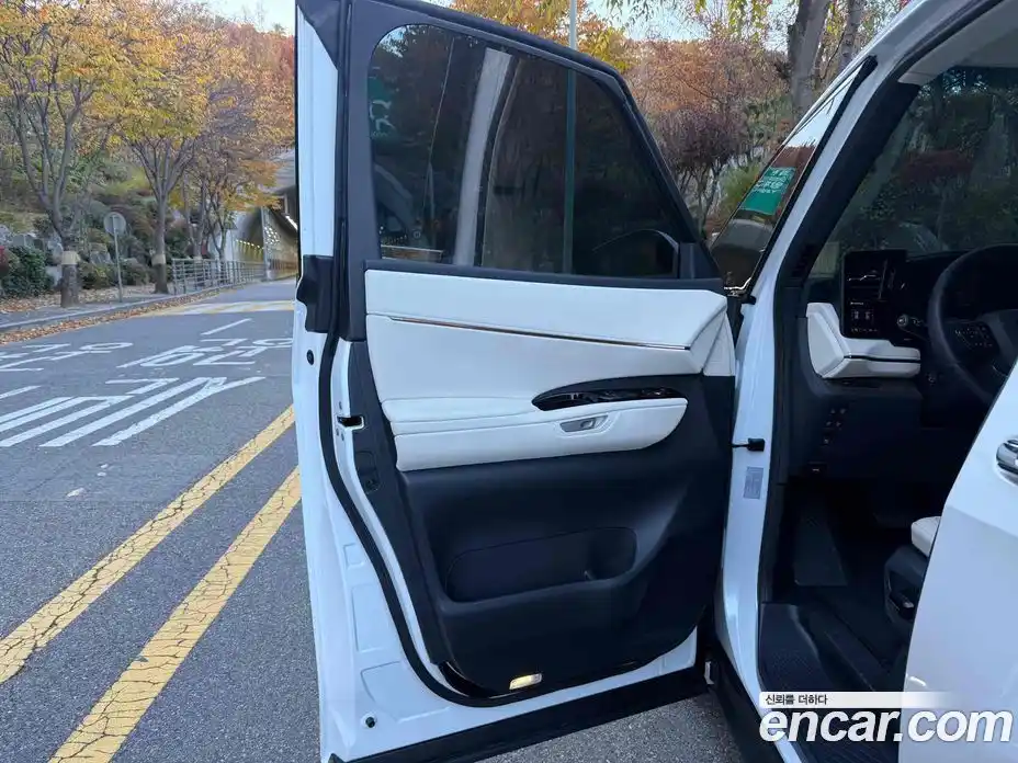 Lexus LM 2025 2.4 Автомат в Москве № 214770, фото 8