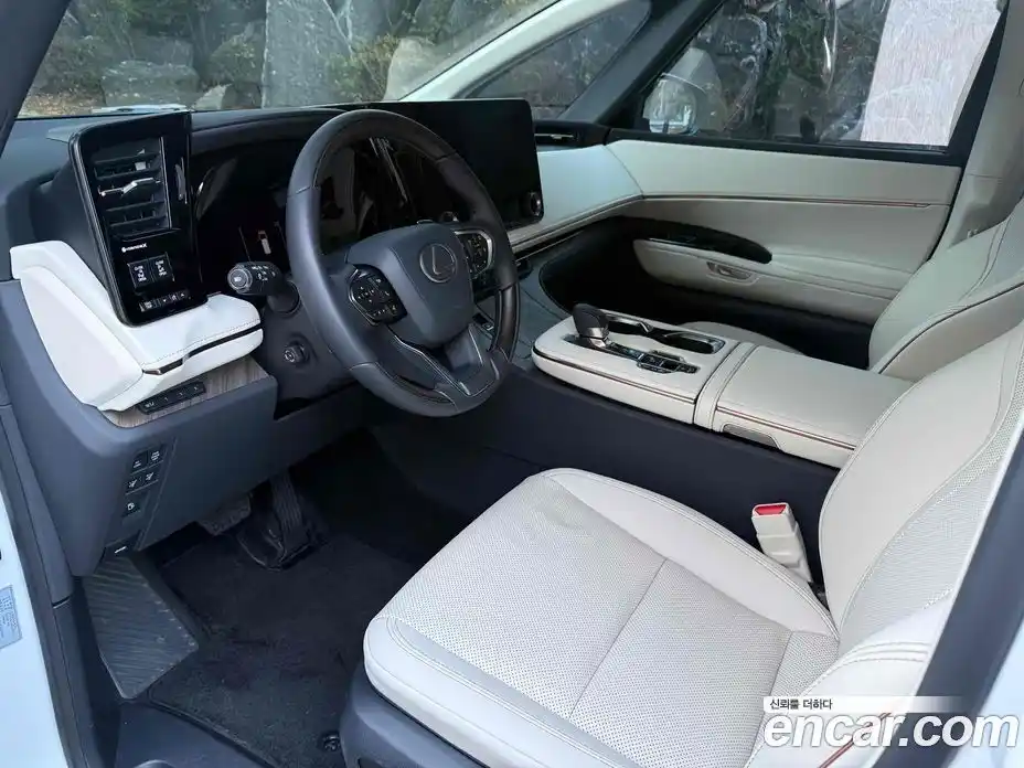 Lexus LM 2025 2.4 Автомат в Москве № 214770, фото 9