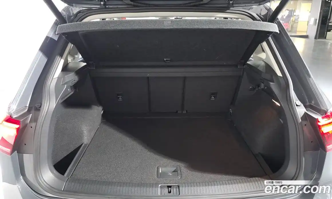 Volkswagen Tiguan 2021 2.0 Автомат в Москве № 214914, фото 20