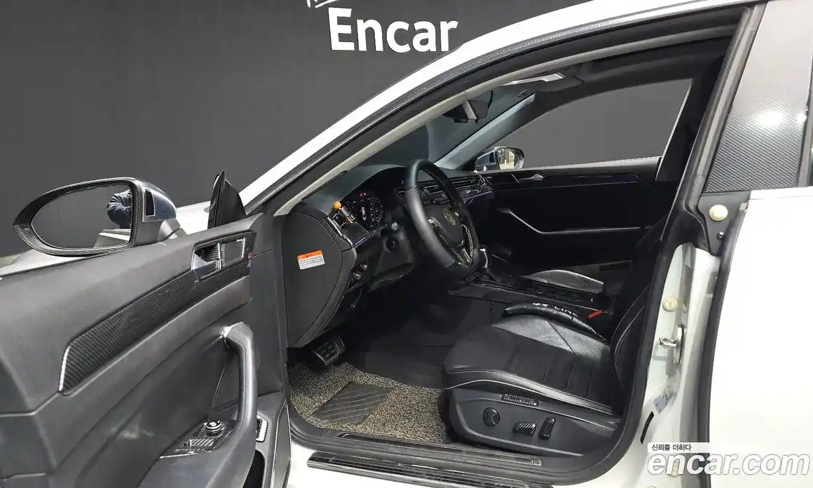 Volkswagen Arteon 2019 2.0 Автомат в Москве № 215117, фото 8