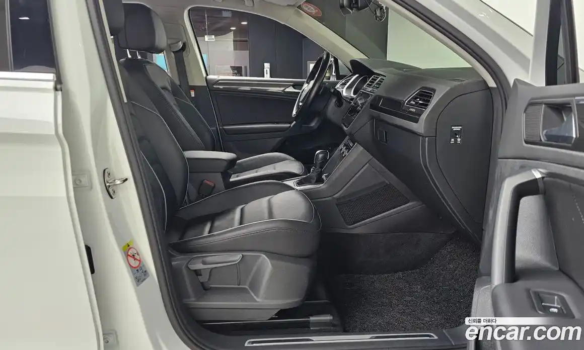 Volkswagen Tiguan 2020 2.0 Автомат в Москве № 215177, фото 11